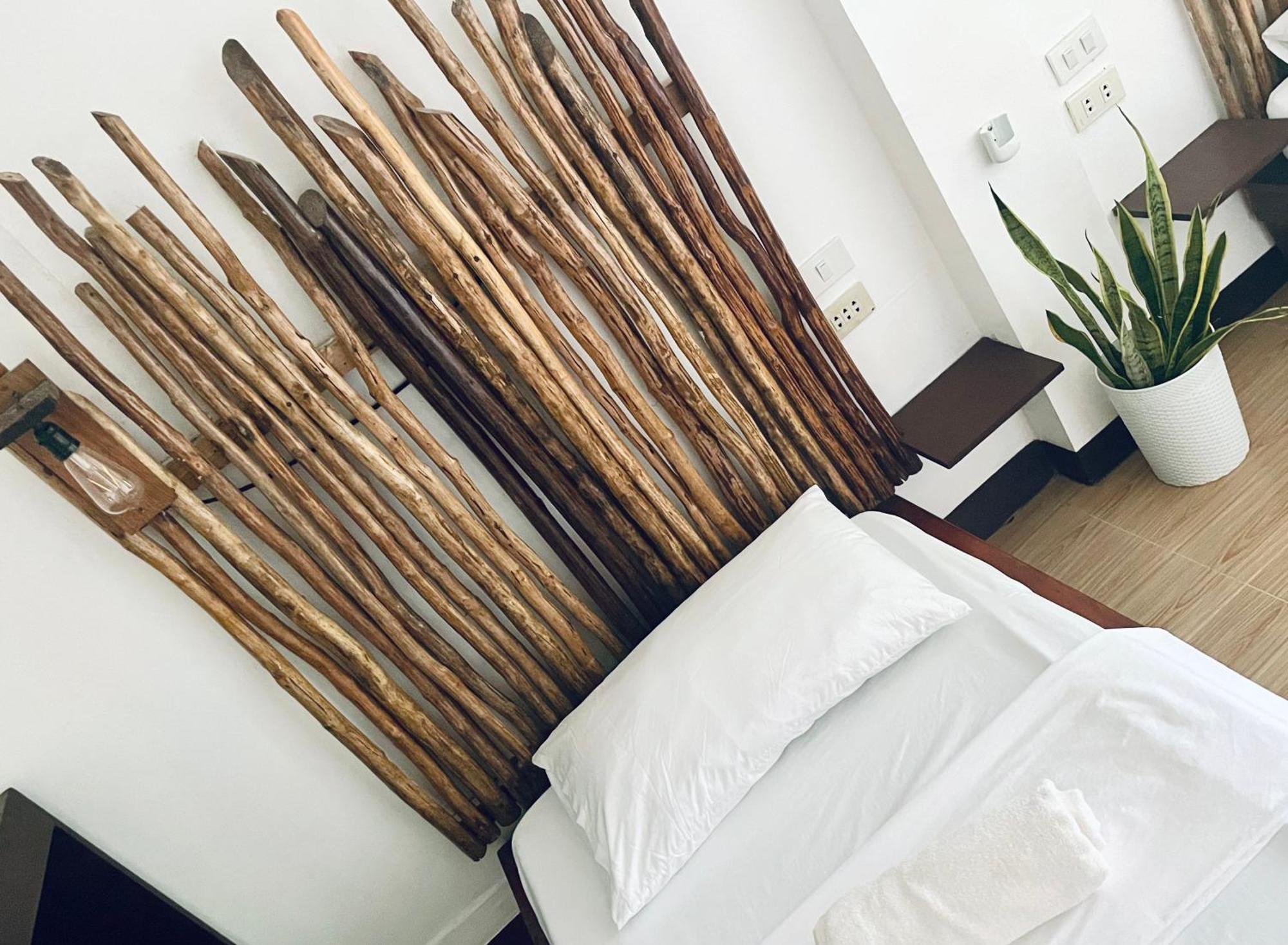 Siargao Sunflower Suites เจเนอรัลลูนา ภายนอก รูปภาพ