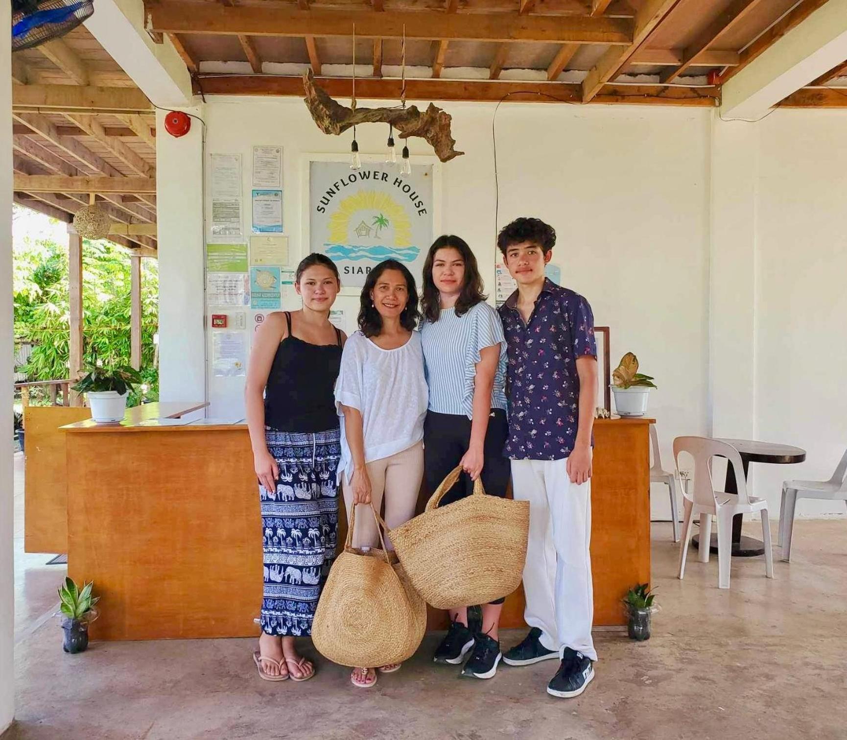 Siargao Sunflower Suites เจเนอรัลลูนา ภายนอก รูปภาพ